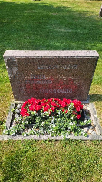 Grave number: 1 9    81-82