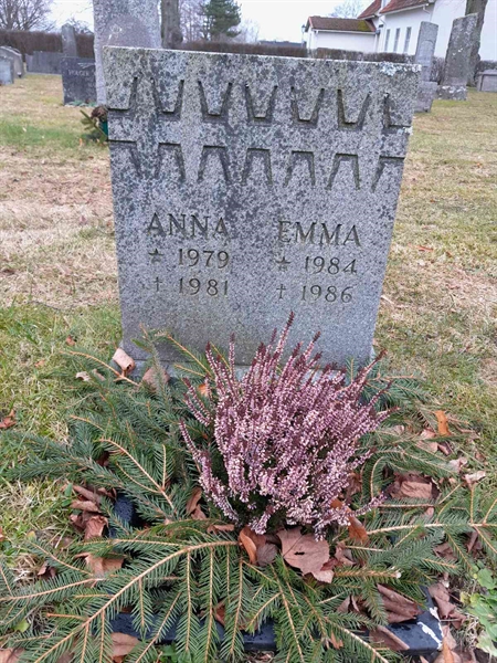 Grave number: 1 E   561