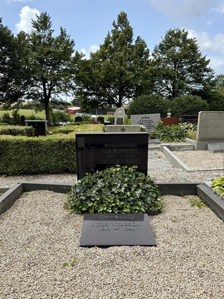 Grave number: SP A   331, 332