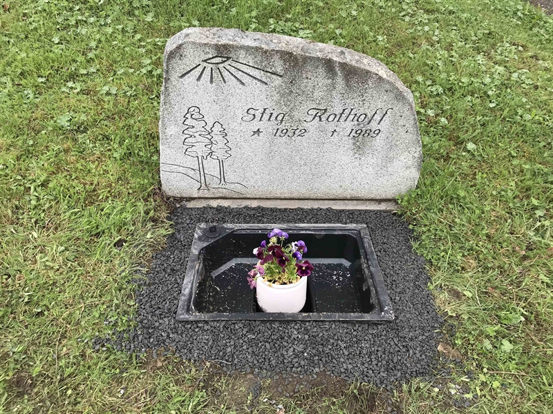 Grave number: UN K    30, 31