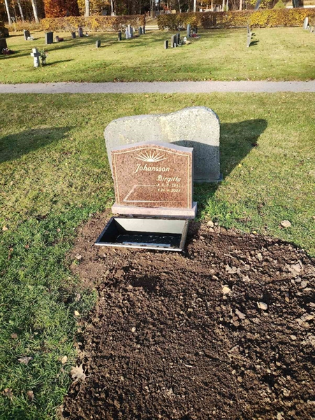 Grave number: 1 E   547, 548, 549, 550