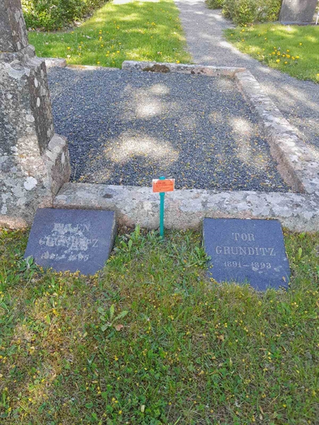 Grave number: G A 234-235