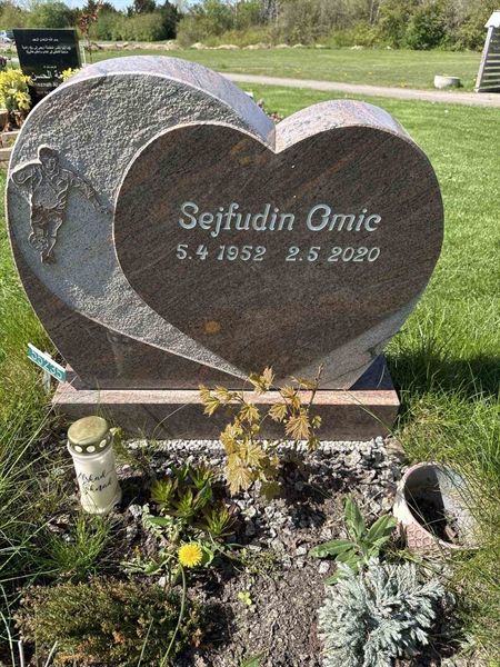 Grave number: R 05M 235