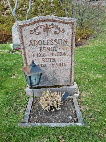 Grave number: 1 02  522