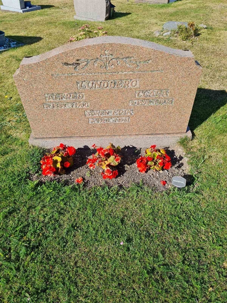 Grave number: F 01   126, 127