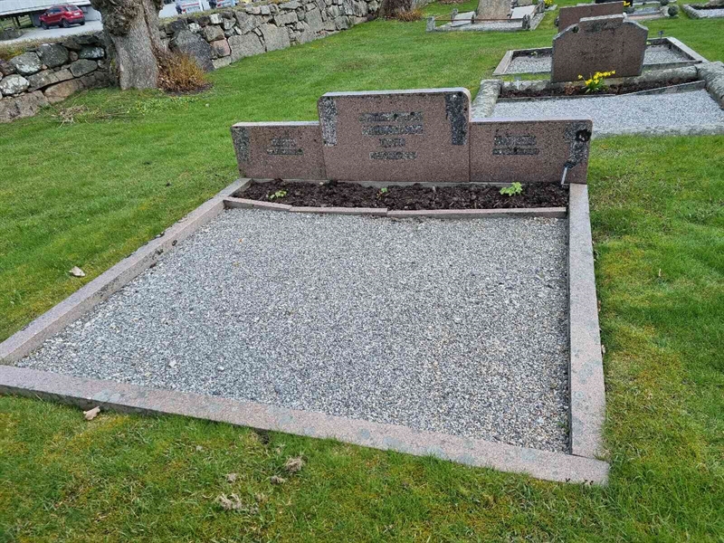 Grave number: TG 002  0219, 0220