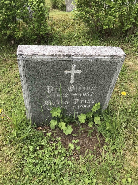 Grave number: UN D    84, 85