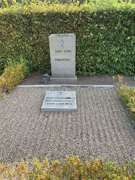 Grave number: NK F     8