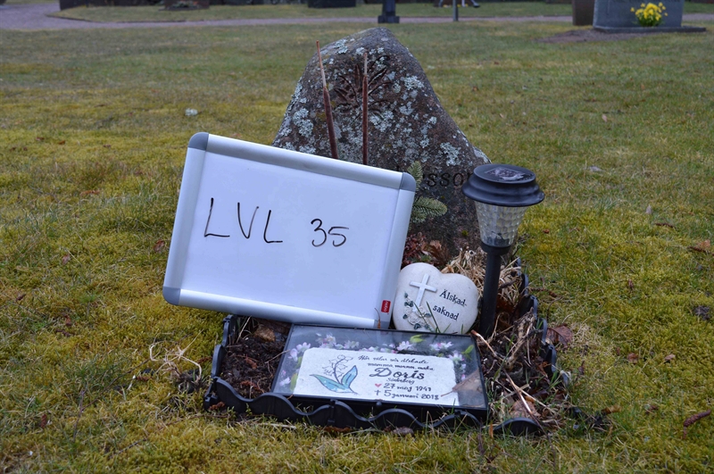 Grave number: LV L    35