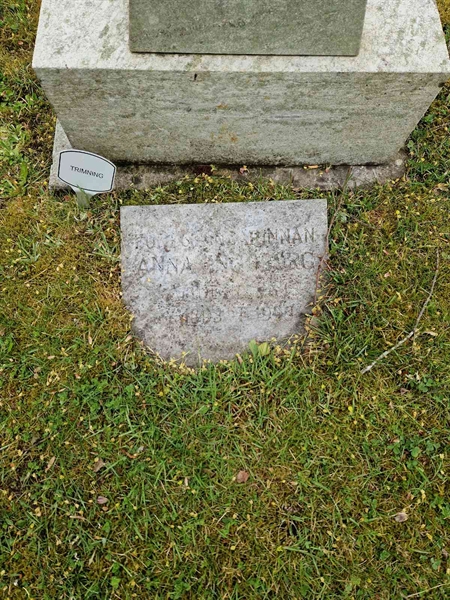 Grave number: 01 E   24