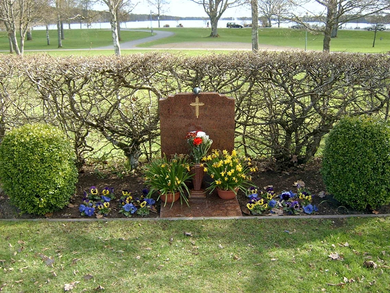 Grave number: OS M   194, 195, 196