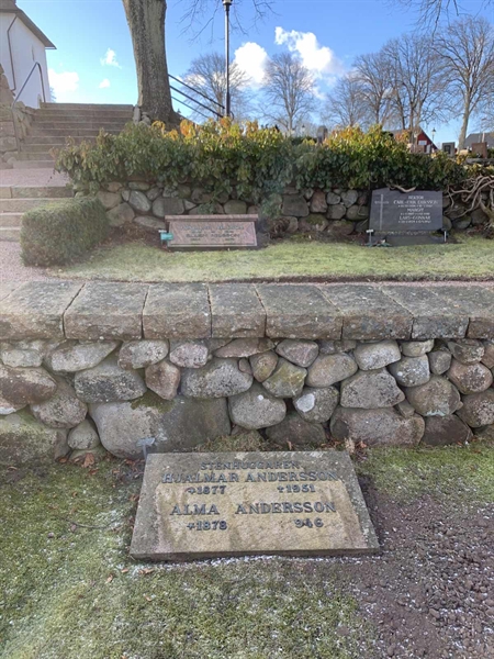 Grave number: SÖ F    27, 28