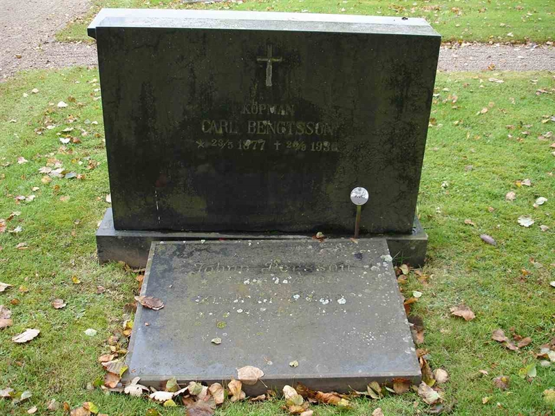 Grave number: HK G   143, 144