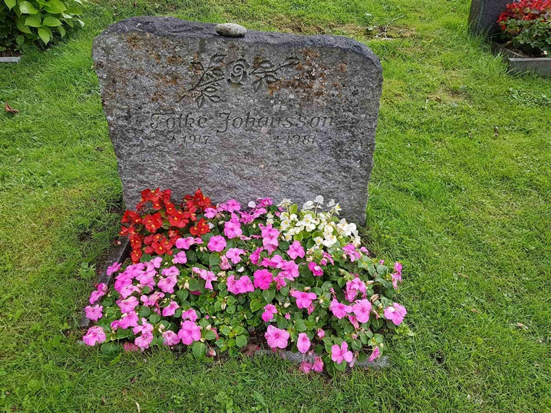 Grave number: 06 61085