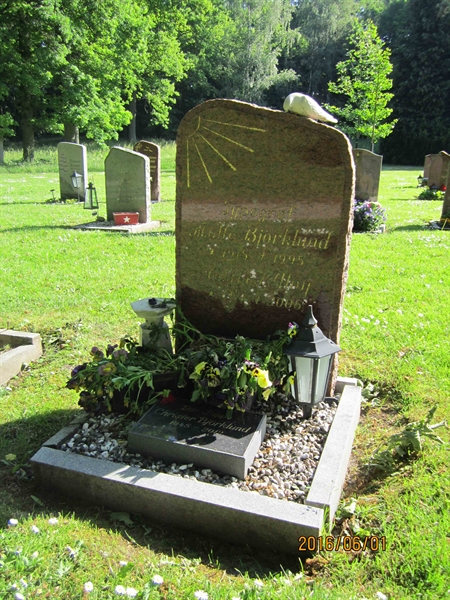 Grave number: 1 3 U2    10