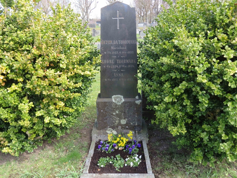 Grave number: 01 F   202, 203