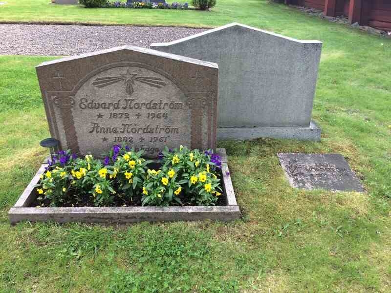 Grave number: BG 13   42, 43, 44