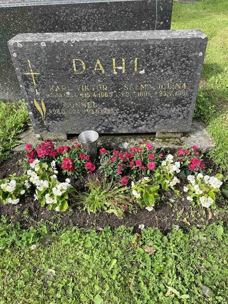 Grave number: N 4 1    74