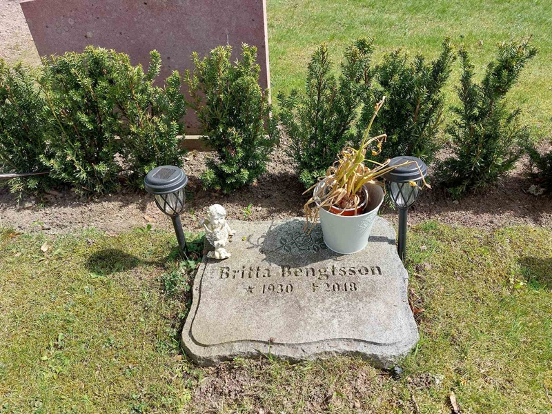 Grave number: HÖ 6   18