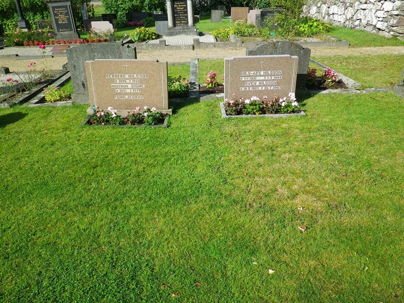Grave number: VI B    13, 14, 15