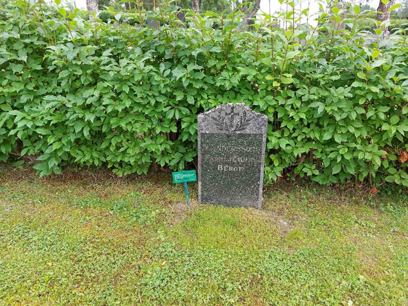 Grave number: K D    12