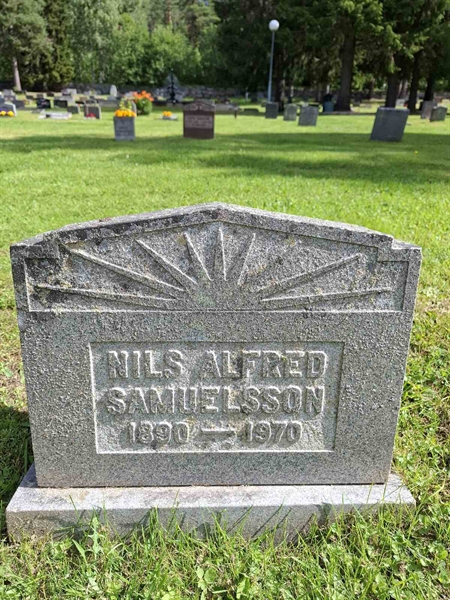 Grave number: 001 2   611