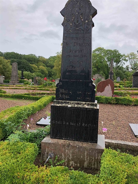 Grave number: Kå 30    28, 29, 30