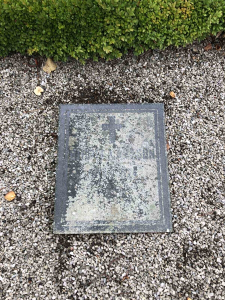 Grave number: UK 3    48E, 48F, 48G