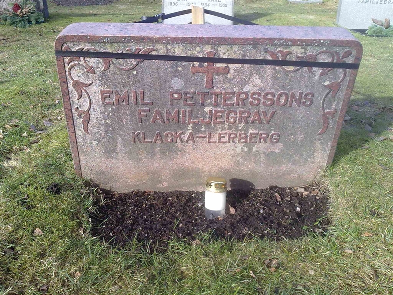 Grave number: KA 01    64