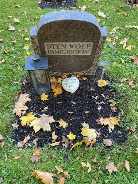 Grave number: 1 H   333