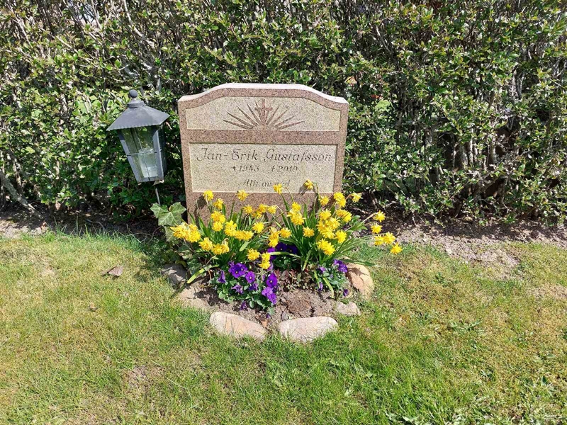 Grave number: HÖ 9   36, 37