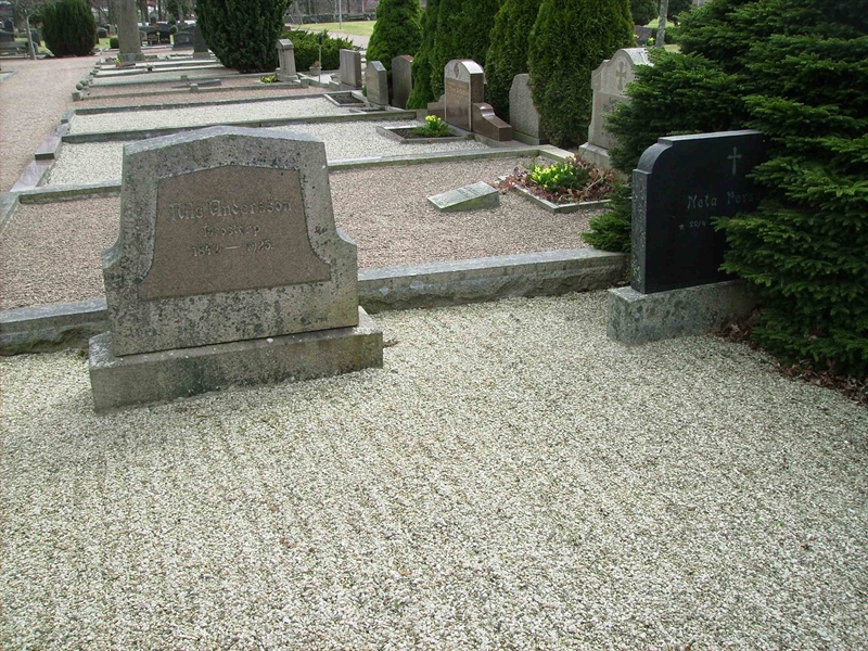 Grave number: LM 3 22  011