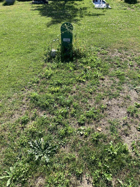 Grave number: R 05M 167, 168