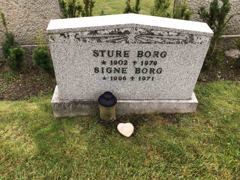 Grave number: 20 F    41-42