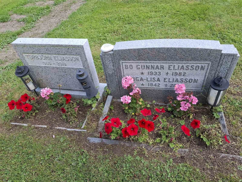 Grave number: 001 2   796