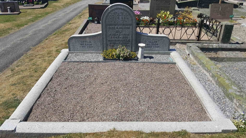 Grave number: LG 003  0477, 0478