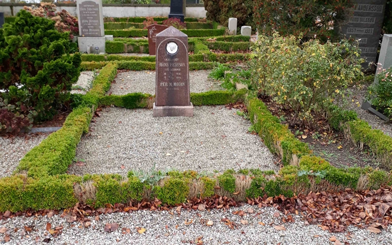 Grave number: TU 12    008
