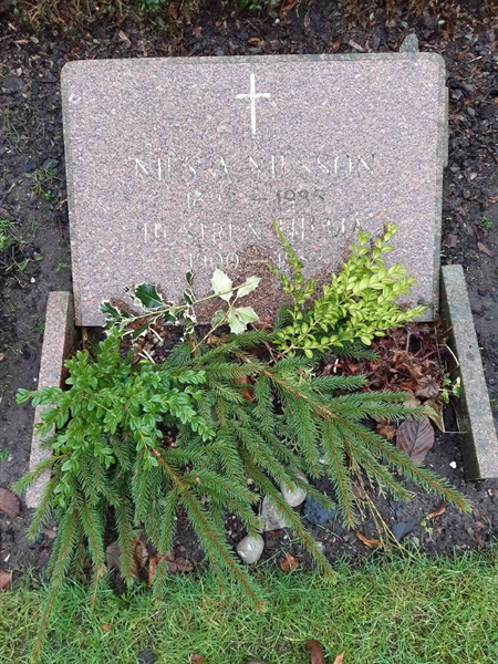 Grave number: NS U     38