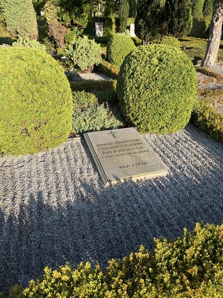 Grave number: NK X 126-127