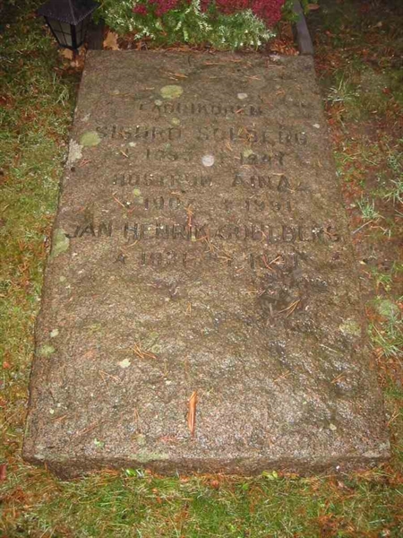 Grave number: KV 5    12-13