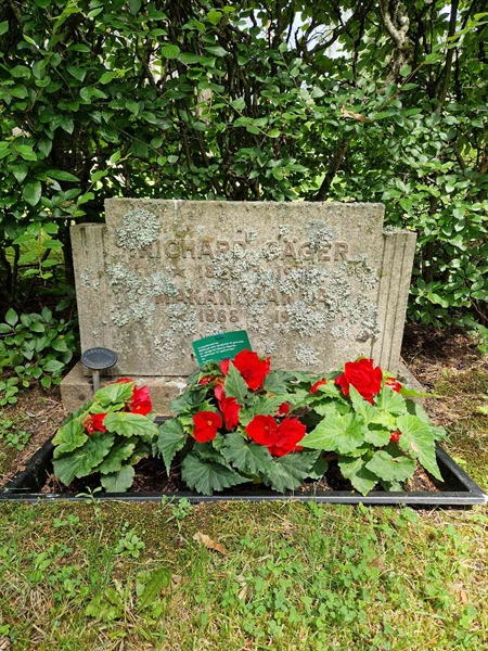 Grave number: 1 KV.3   107-108