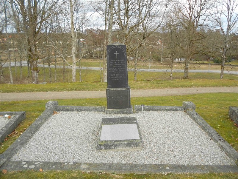 Grave number: NÅ G4   172, 173, 174