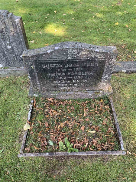 Grave number: NK B   418, 419, 420