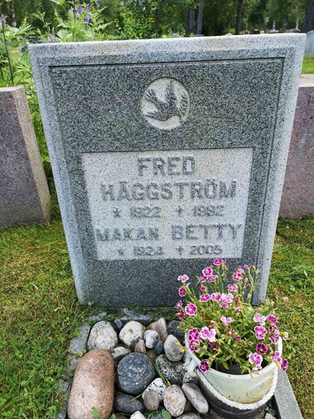 Grave number: NK 13    74