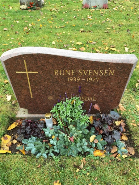 Grave number: 1 10   766-767