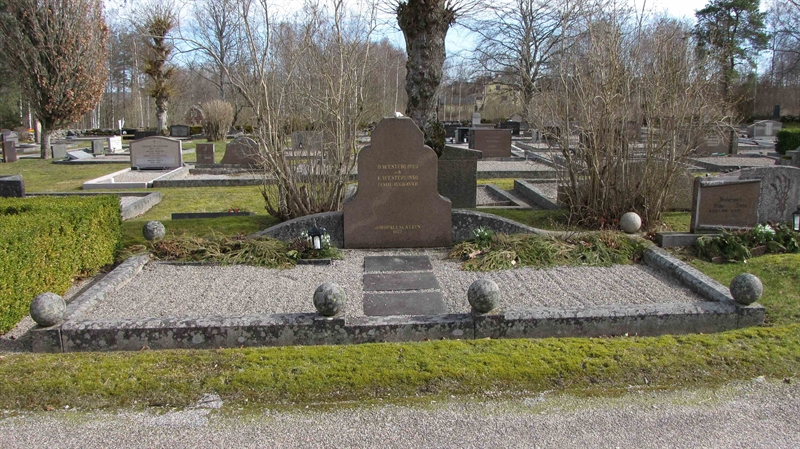 Grave number: HJ   129, 130, 131, 132, 133