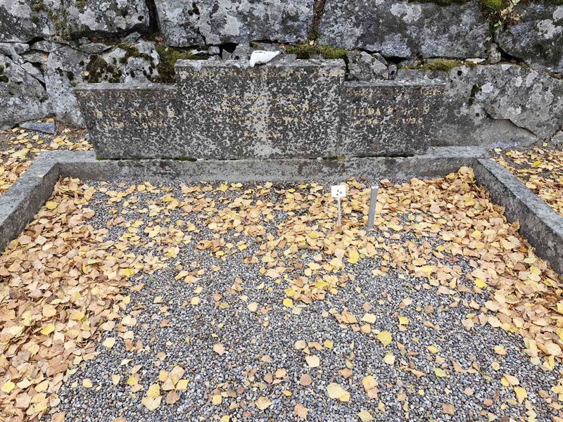 Grave number: AK A   170-172