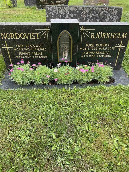 Gravnummer: N 4 4   570