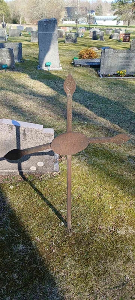 Gravnummer: 3 Nya F    32-33