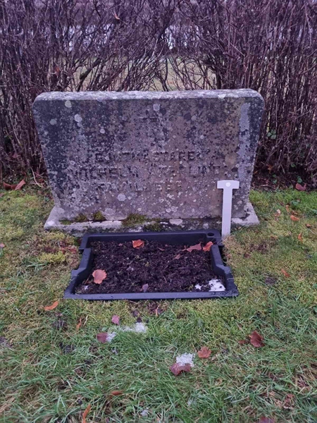 Grave number: 1 12   75